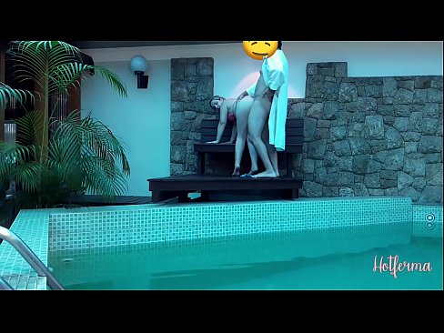 ❤️ Oga pe iranṣẹbinrin si awọn pool, sugbon ko le koju kan gbona ❌ Ibalopo
